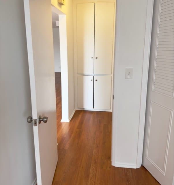 Los Angeles Apartment: 440 N Hayworth Ave