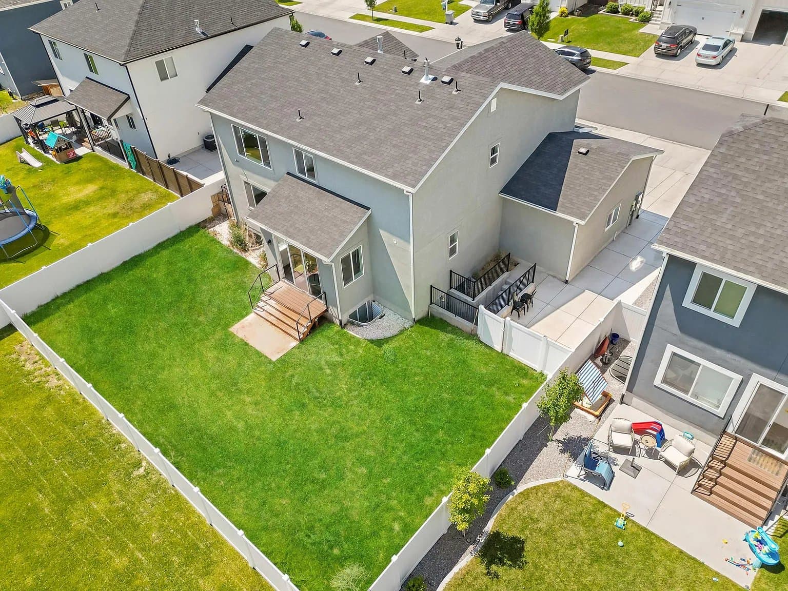 Vineyard House: 332 E 210 N
