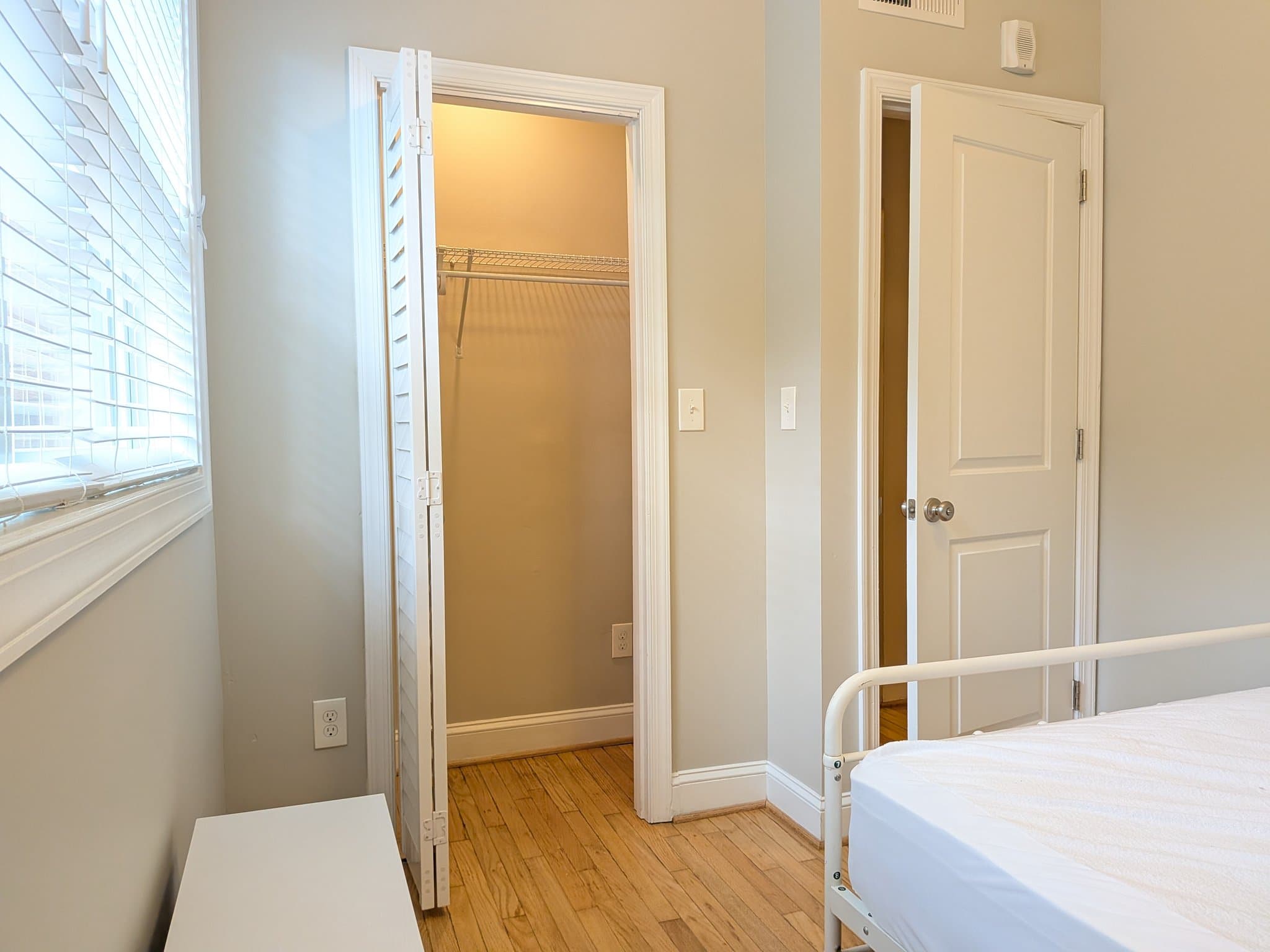 Washington Apartment: 4016 Calvert St NW