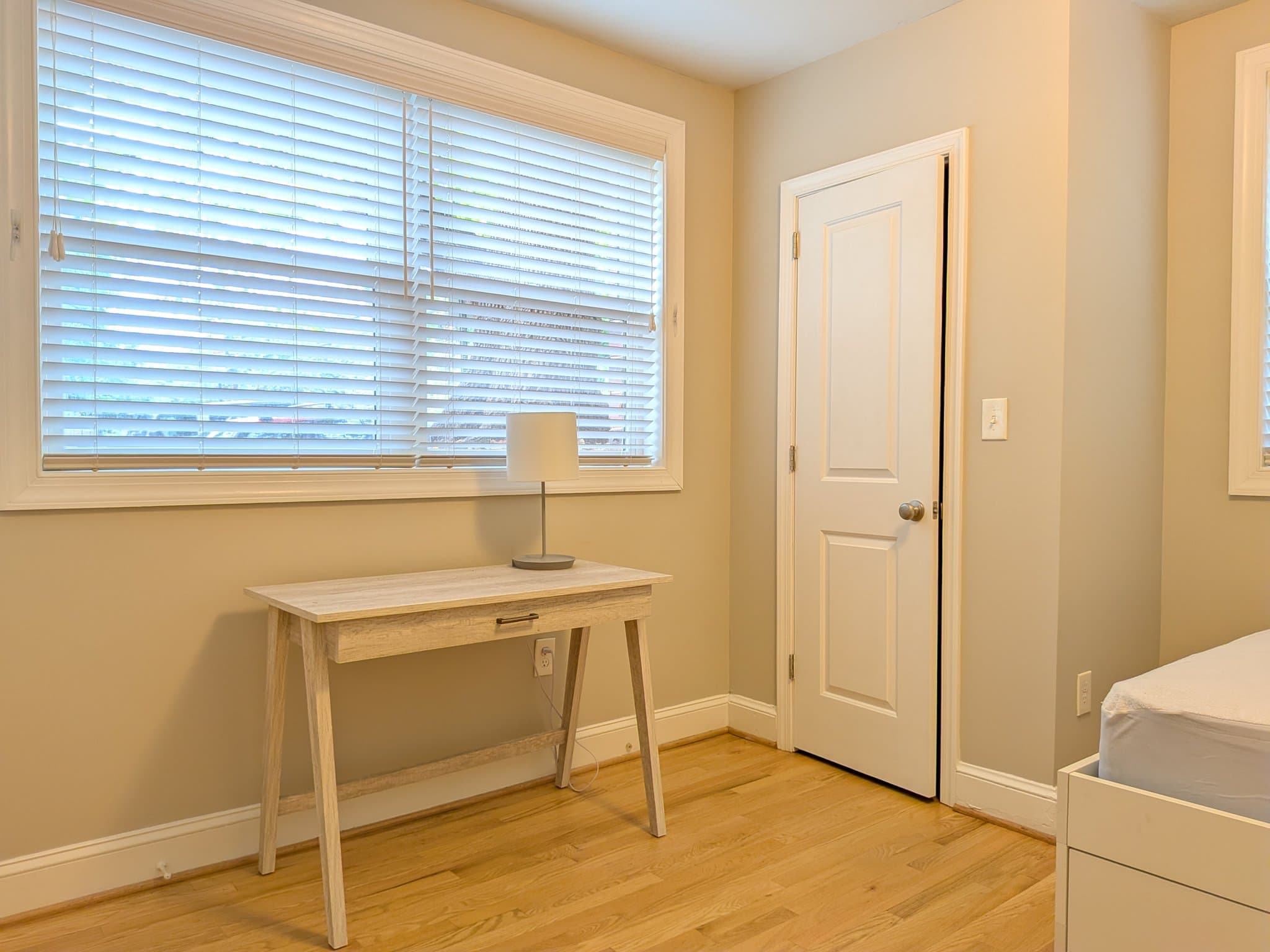 Washington Apartment: 4016 Calvert St NW