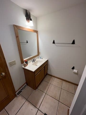 Warrens Multiplex: 466 B Overlook Ct
