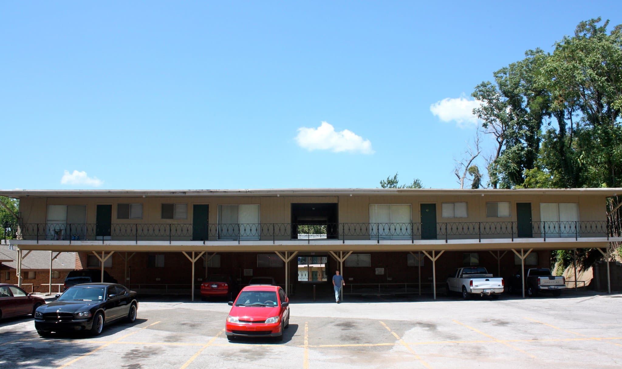 Tulsa Apartment: 1611 S Riverside Dr