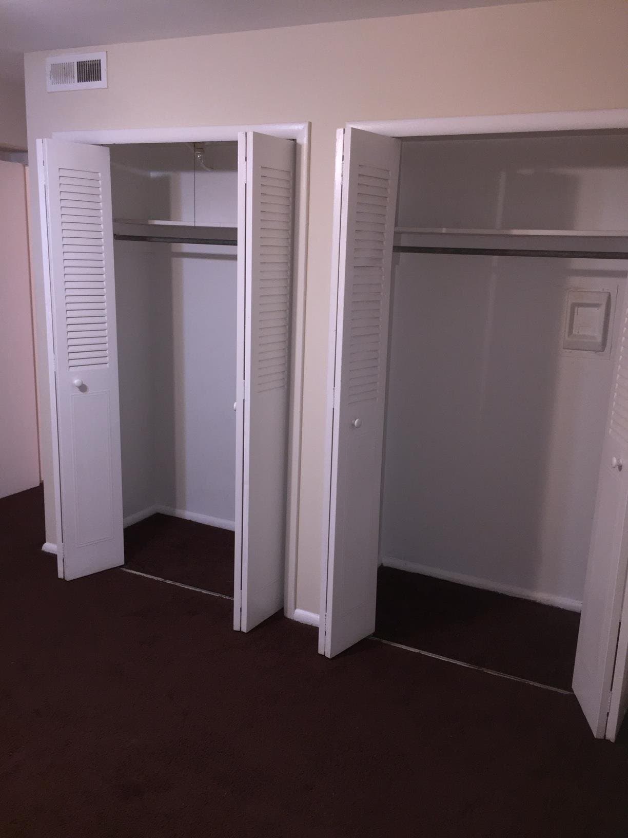 Tulsa Apartment: 1611 S Riverside Dr