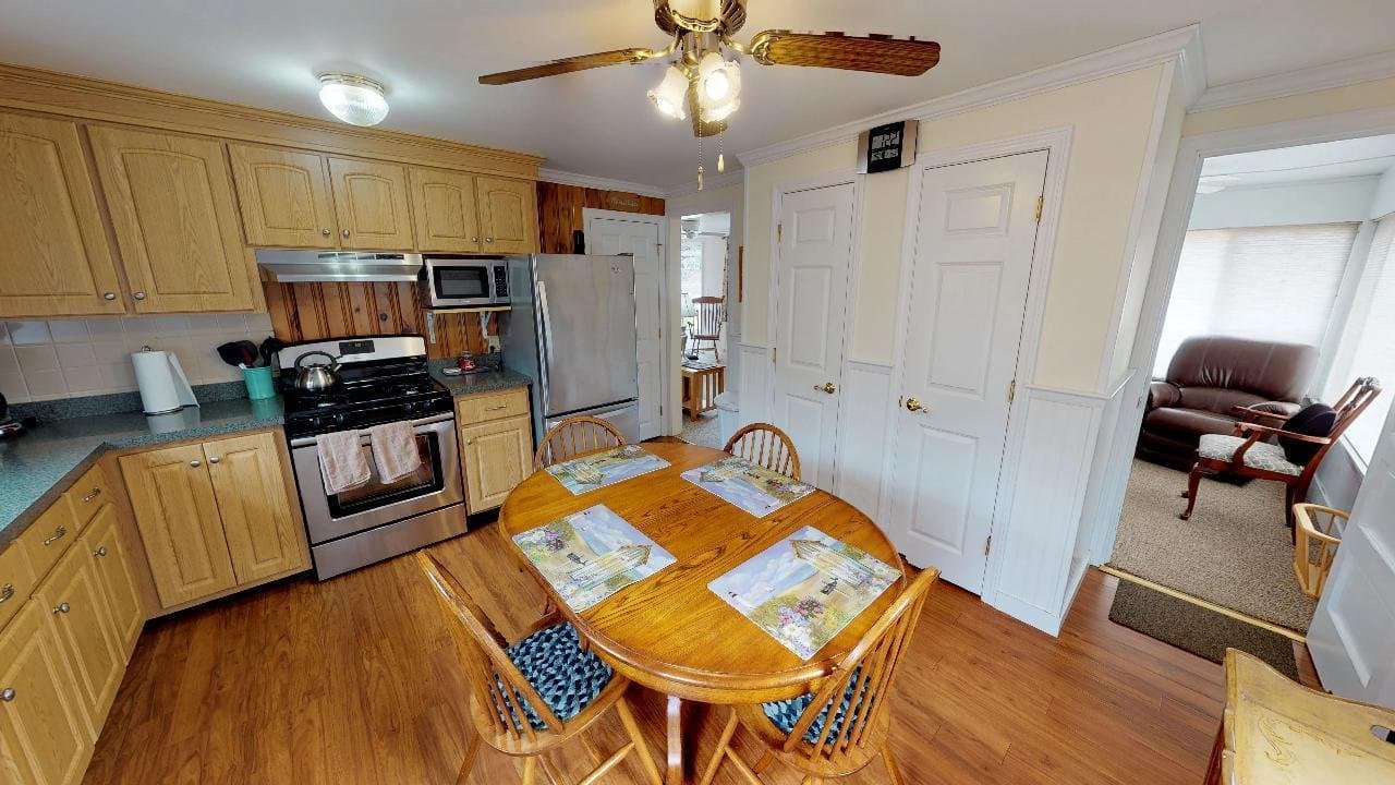 Dennisport House: 49 Cornell Dr
