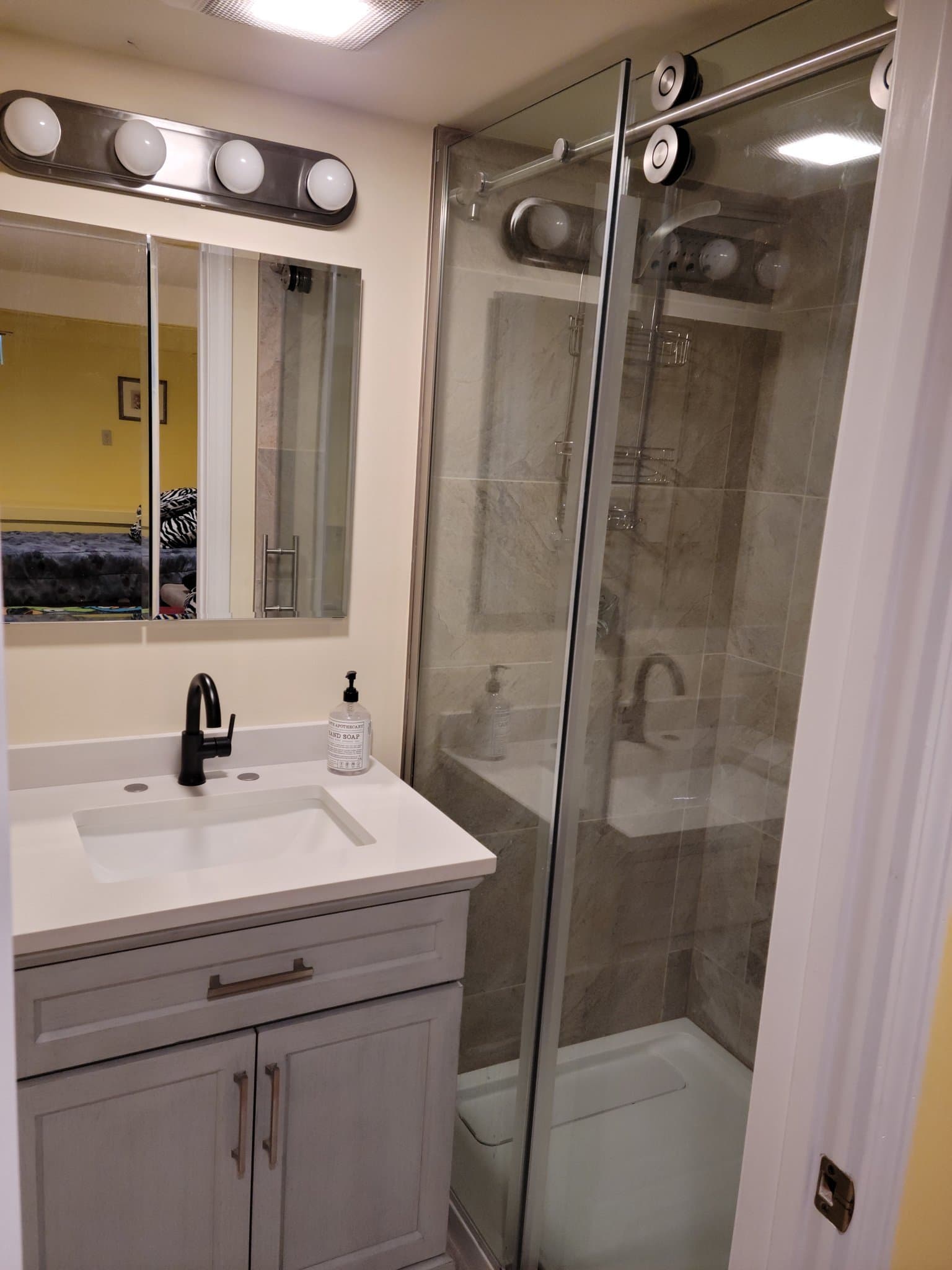 Dennisport House: 49 Cornell Dr