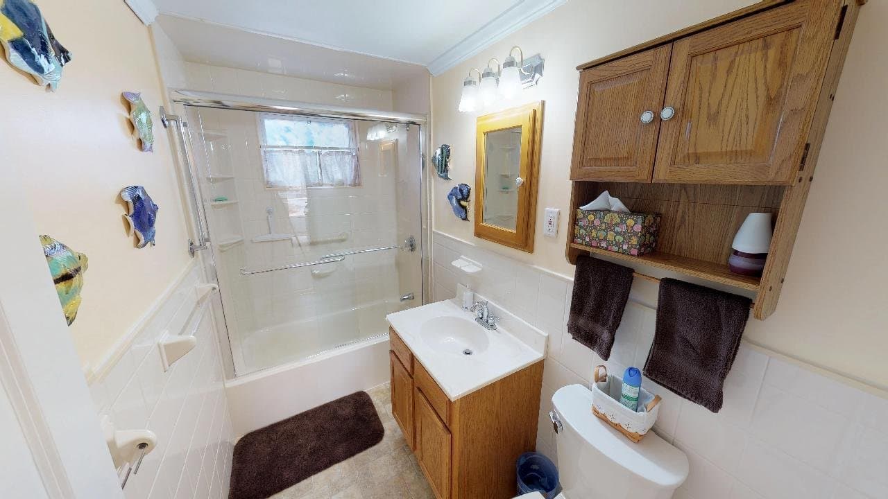 Dennisport House: 49 Cornell Dr