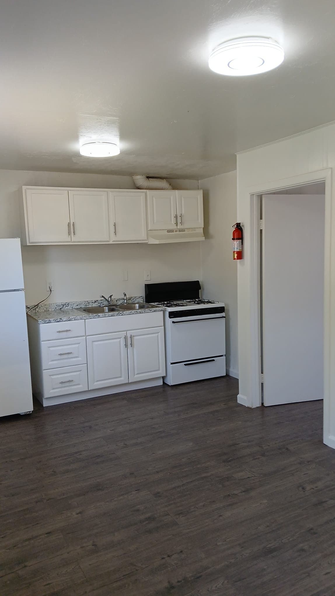 CALIPATRIA Apartment: 101 E. BARBARA ST