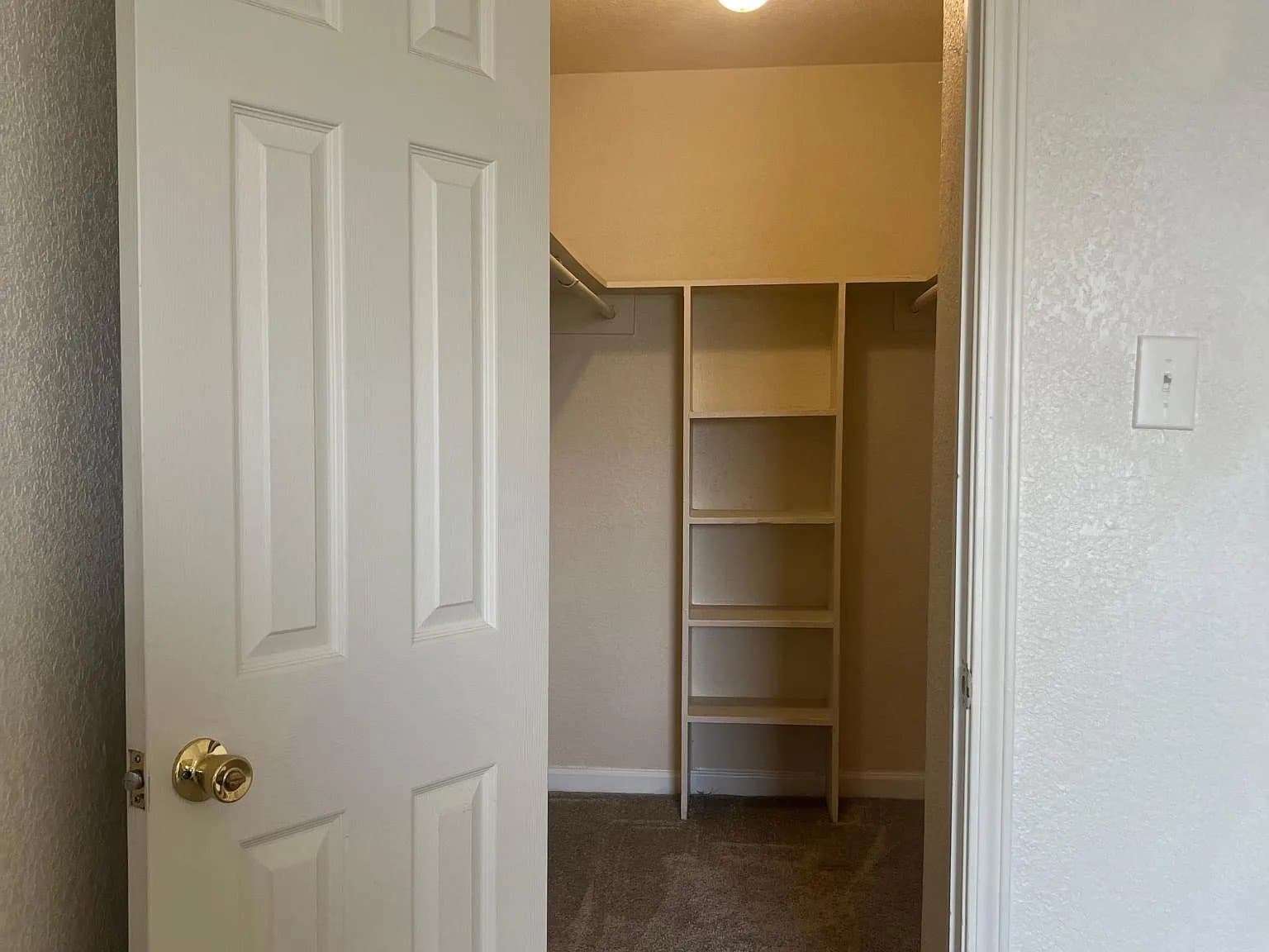 Houston Condo: 8100 Creekbend Dr
