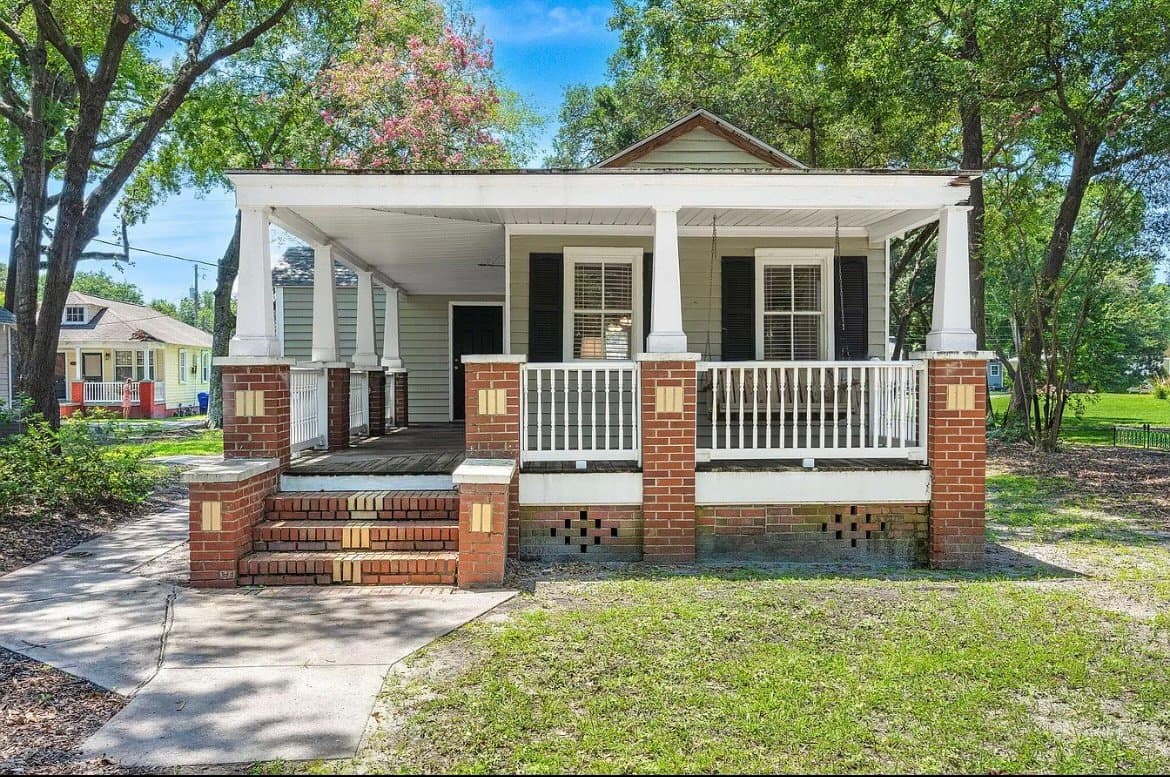 Charleston House: 3706 Priscilla St