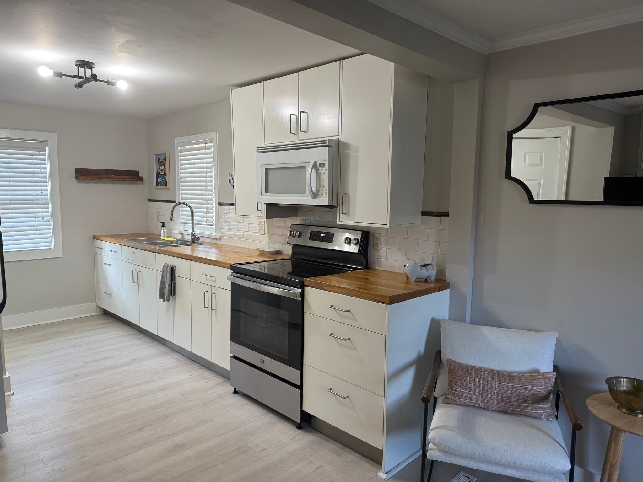 Charleston House: 3706 Priscilla St