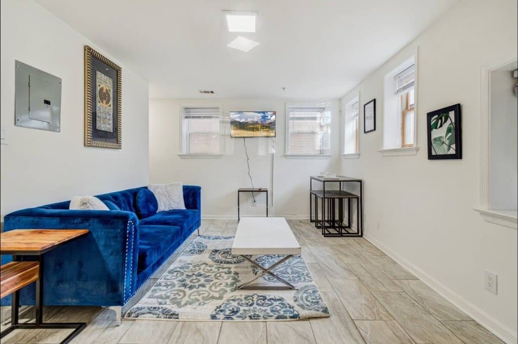 Washington Apartment: 623 5th Street NE