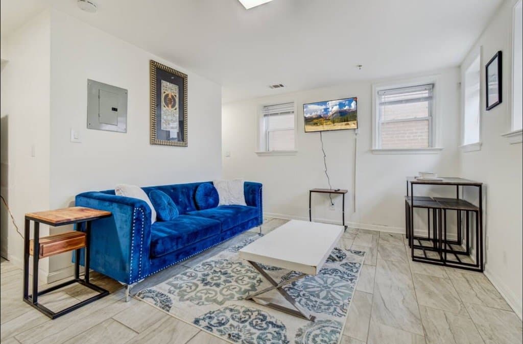 Washington Apartment: 623 5th Street NE
