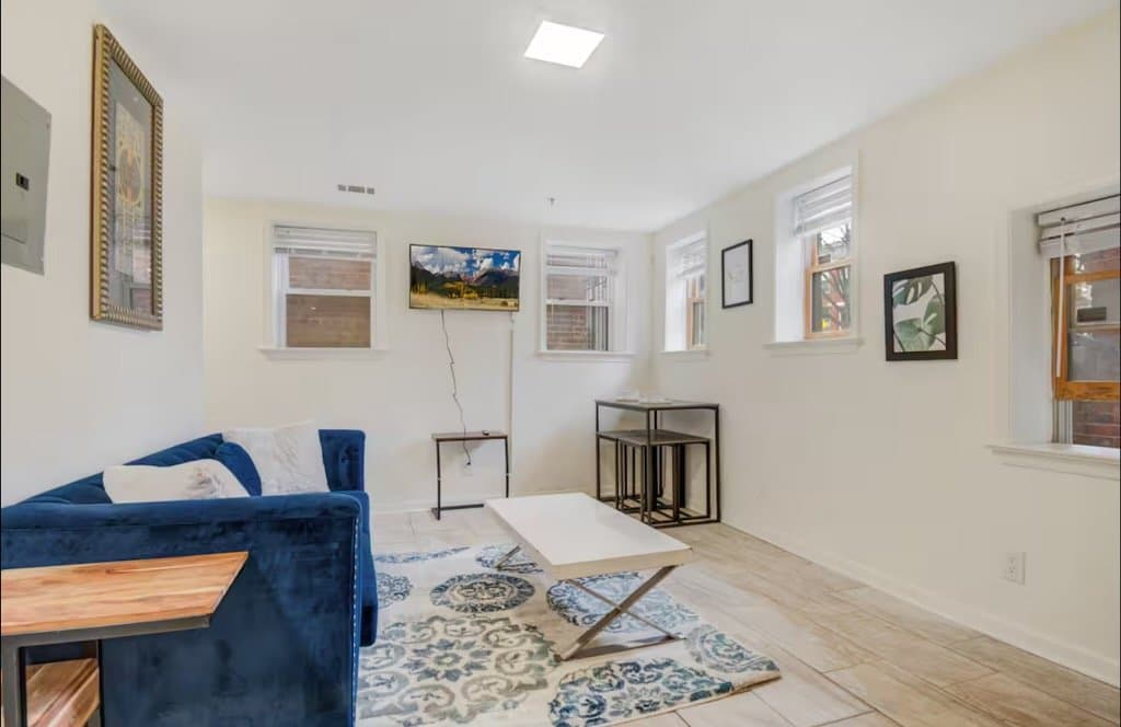 Washington Apartment: 623 5th Street NE