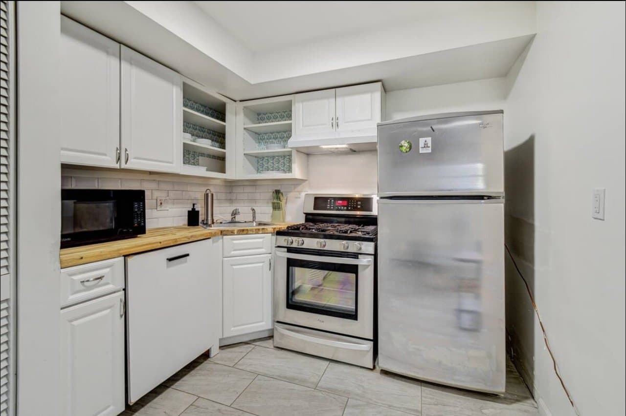 Washington Apartment: 623 5th Street NE