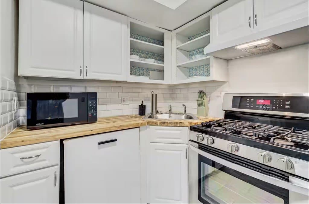 Washington Apartment: 623 5th Street NE