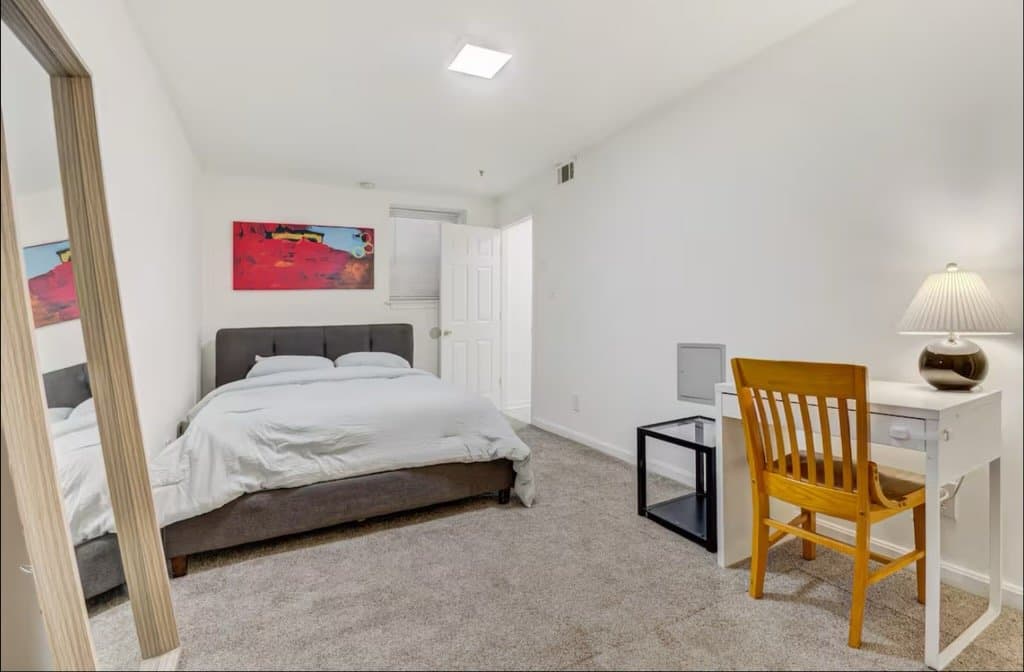 Washington Apartment: 623 5th Street NE