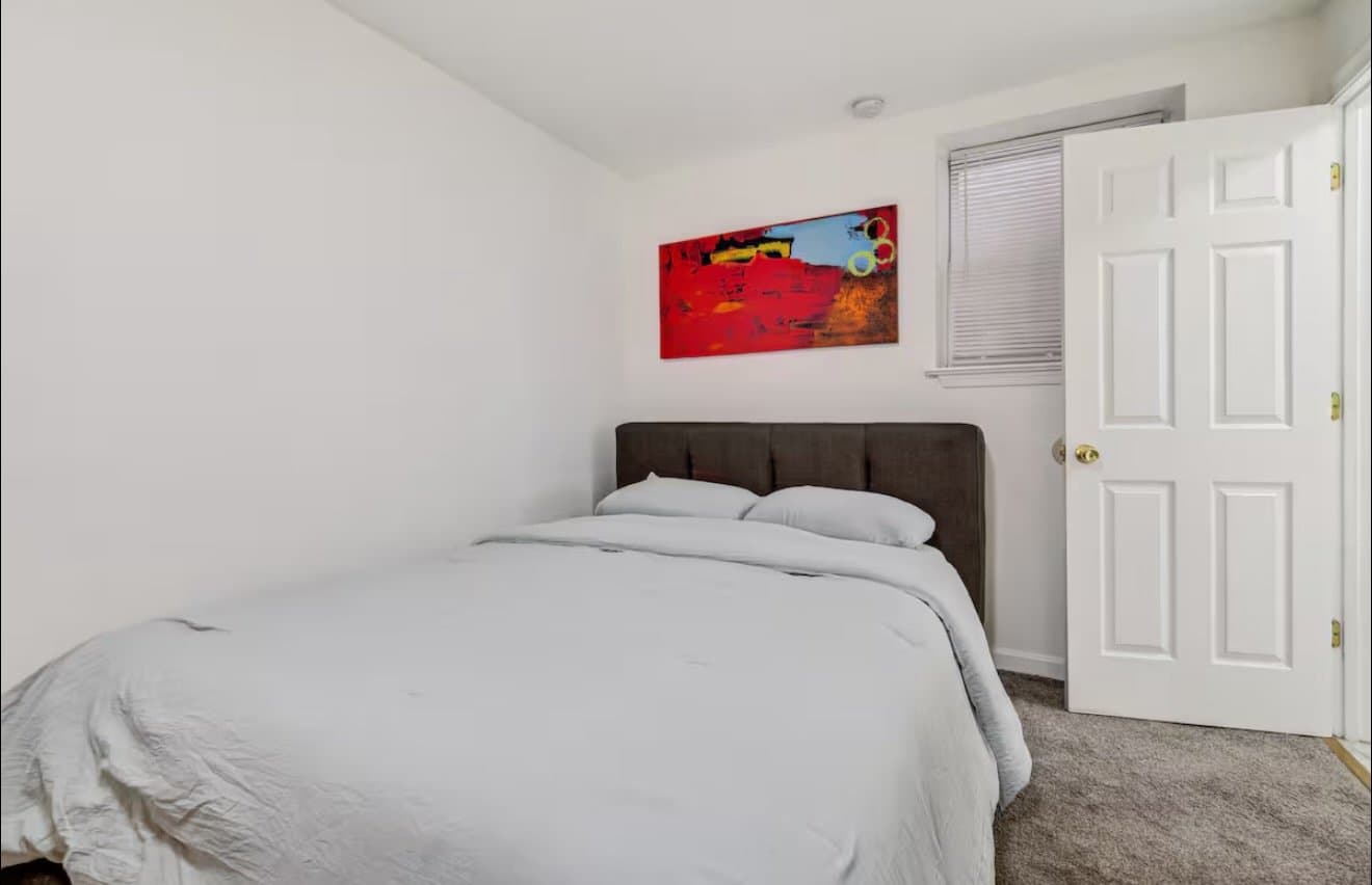 Washington Apartment: 623 5th Street NE