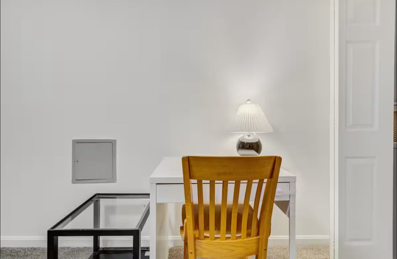 Washington Apartment: 623 5th Street NE
