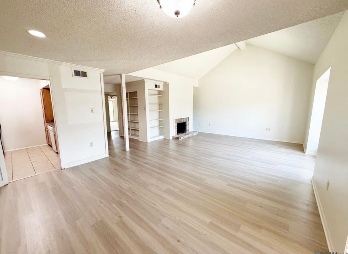 Baton Rouge Condo: 8155 Jefferson Hwy
