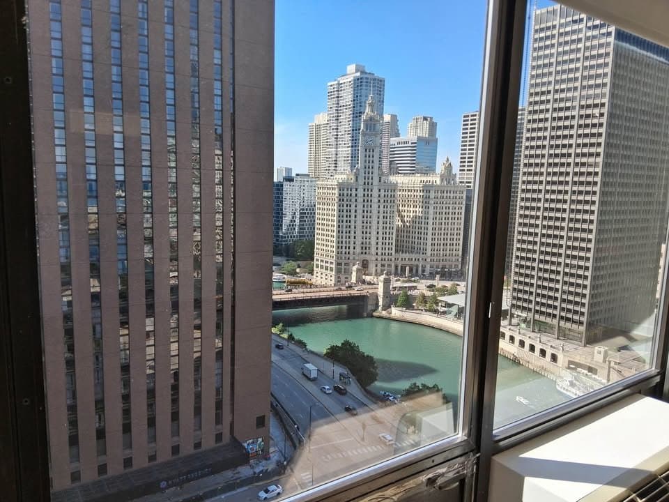 Chicago Condo: 230 E Wacker Dr