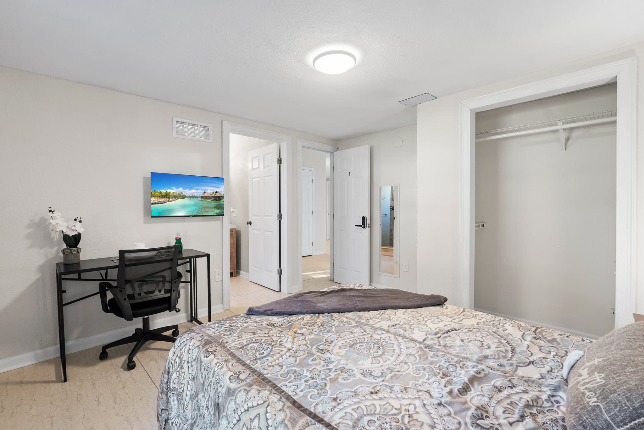 Jacksonville Single Room: 6878 Lenox Avenue