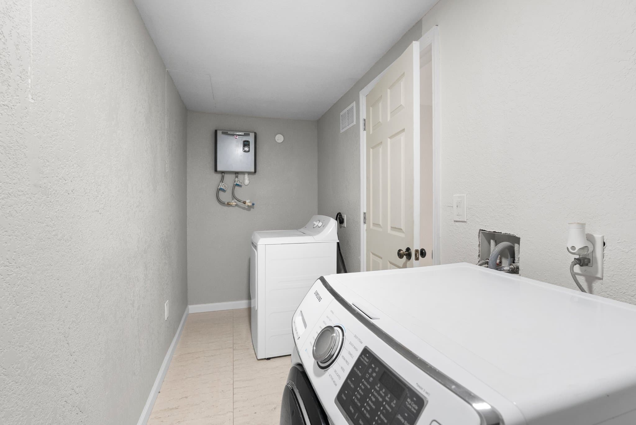 Jacksonville Single Room: 6878 Lenox Avenue