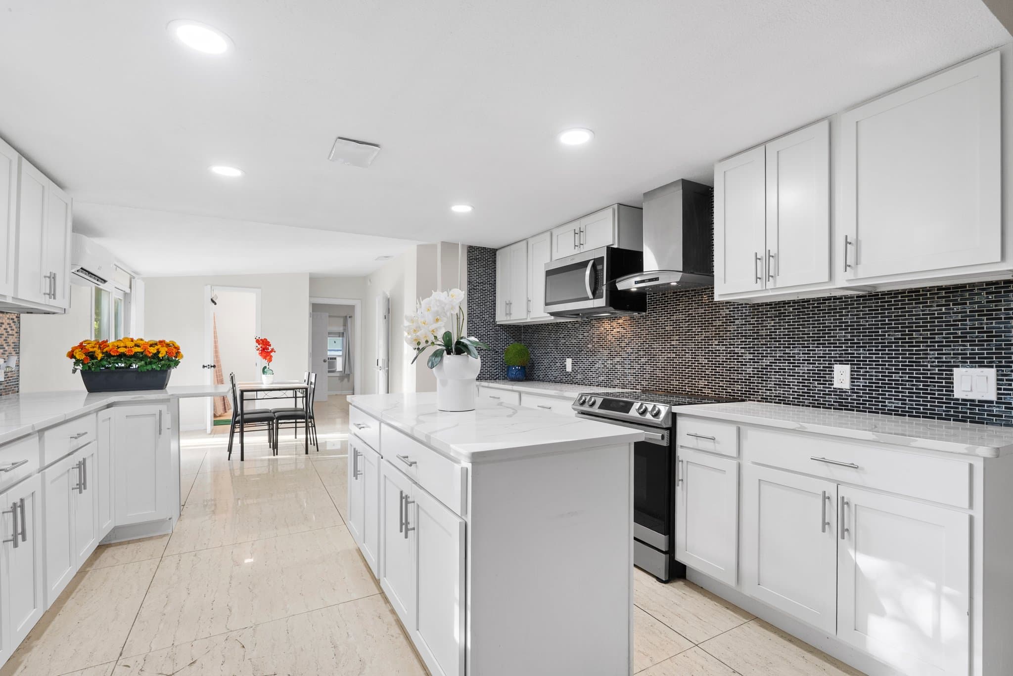 Jacksonville Single Room: 6878 Lenox Avenue