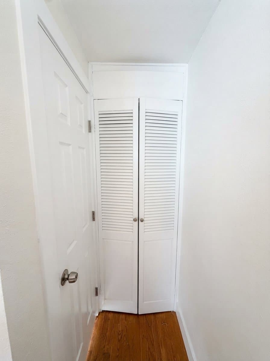 Los Angeles House: 1435 El Paso Dr
