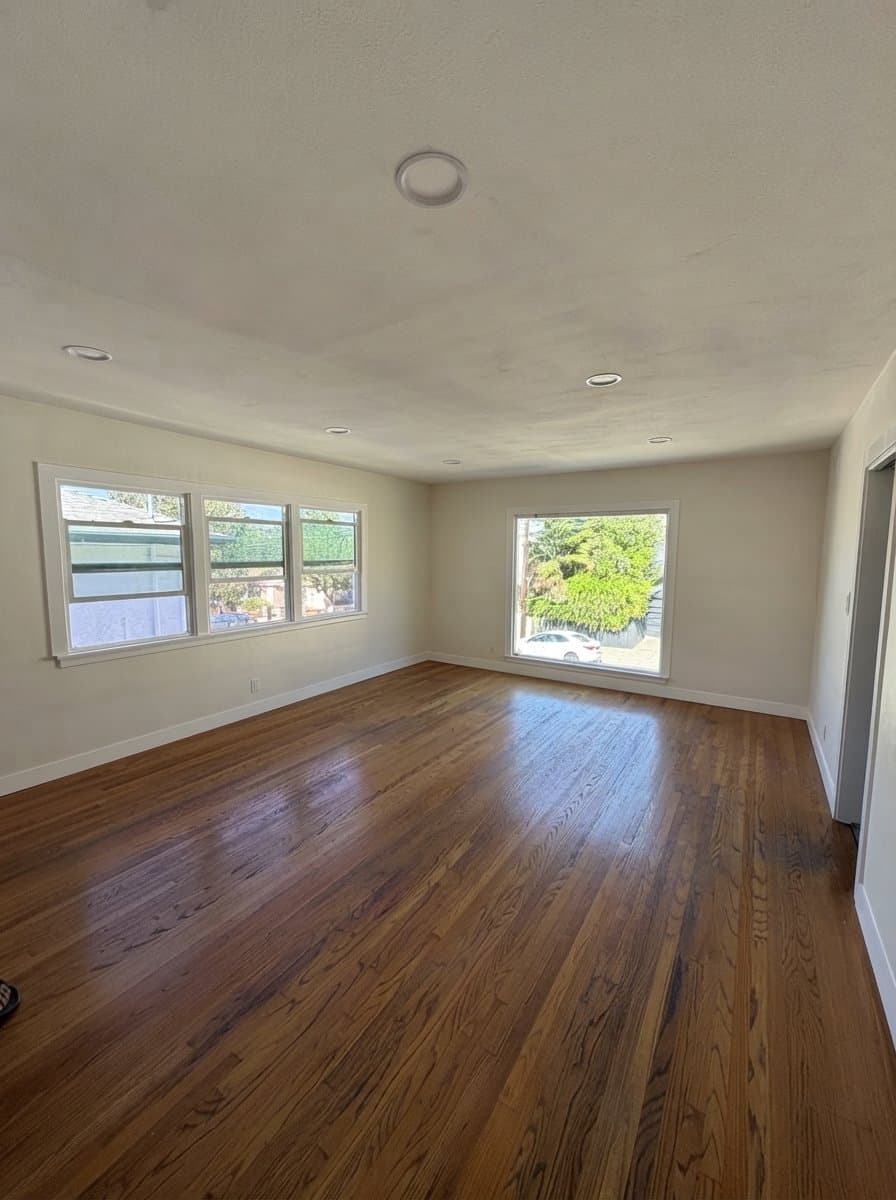 Los Angeles House: 1435 El Paso Dr
