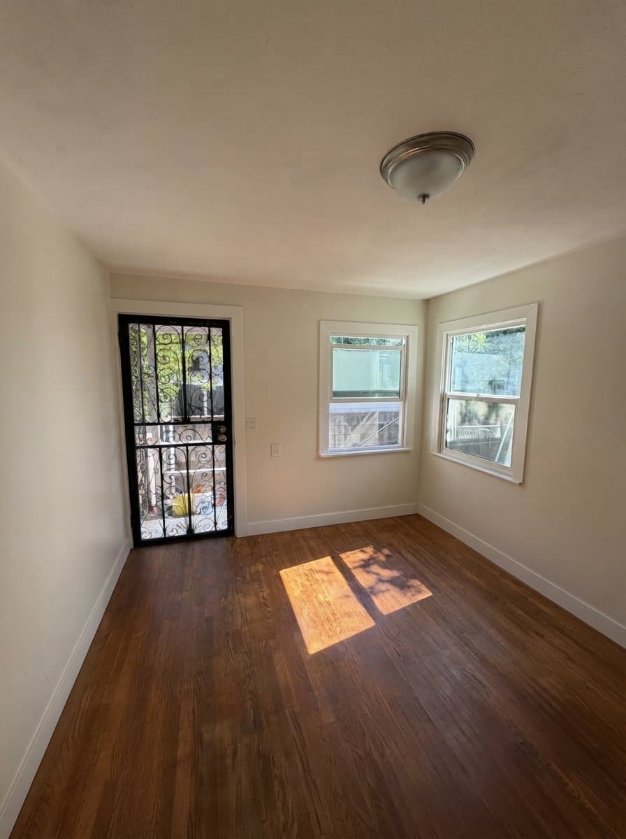 Los Angeles House: 1435 El Paso Dr