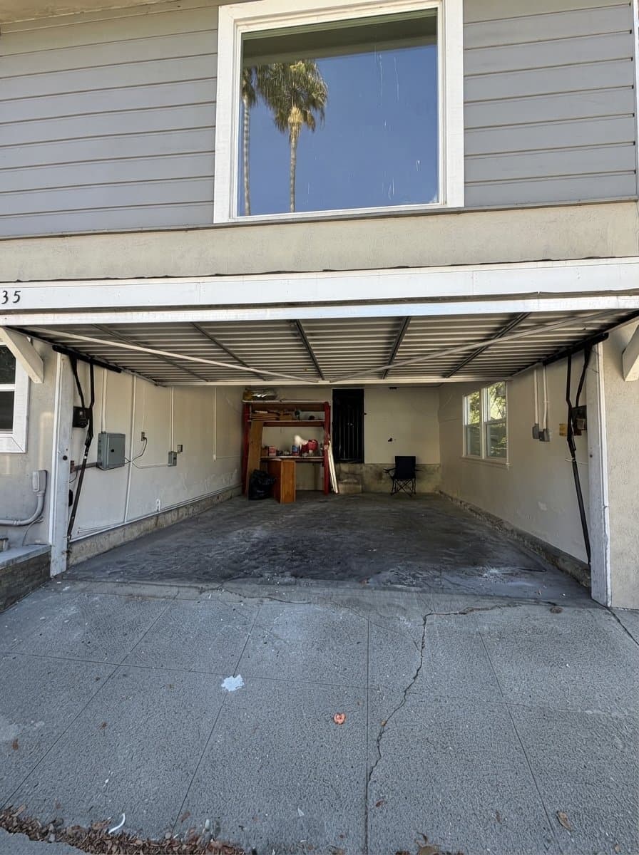 Los Angeles House: 1435 El Paso Dr