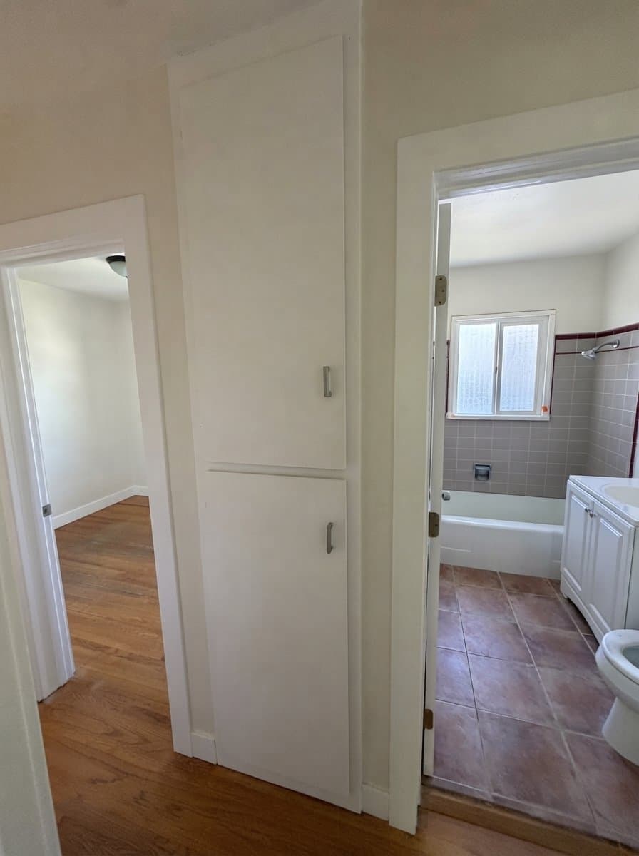 Los Angeles House: 1435 El Paso Dr