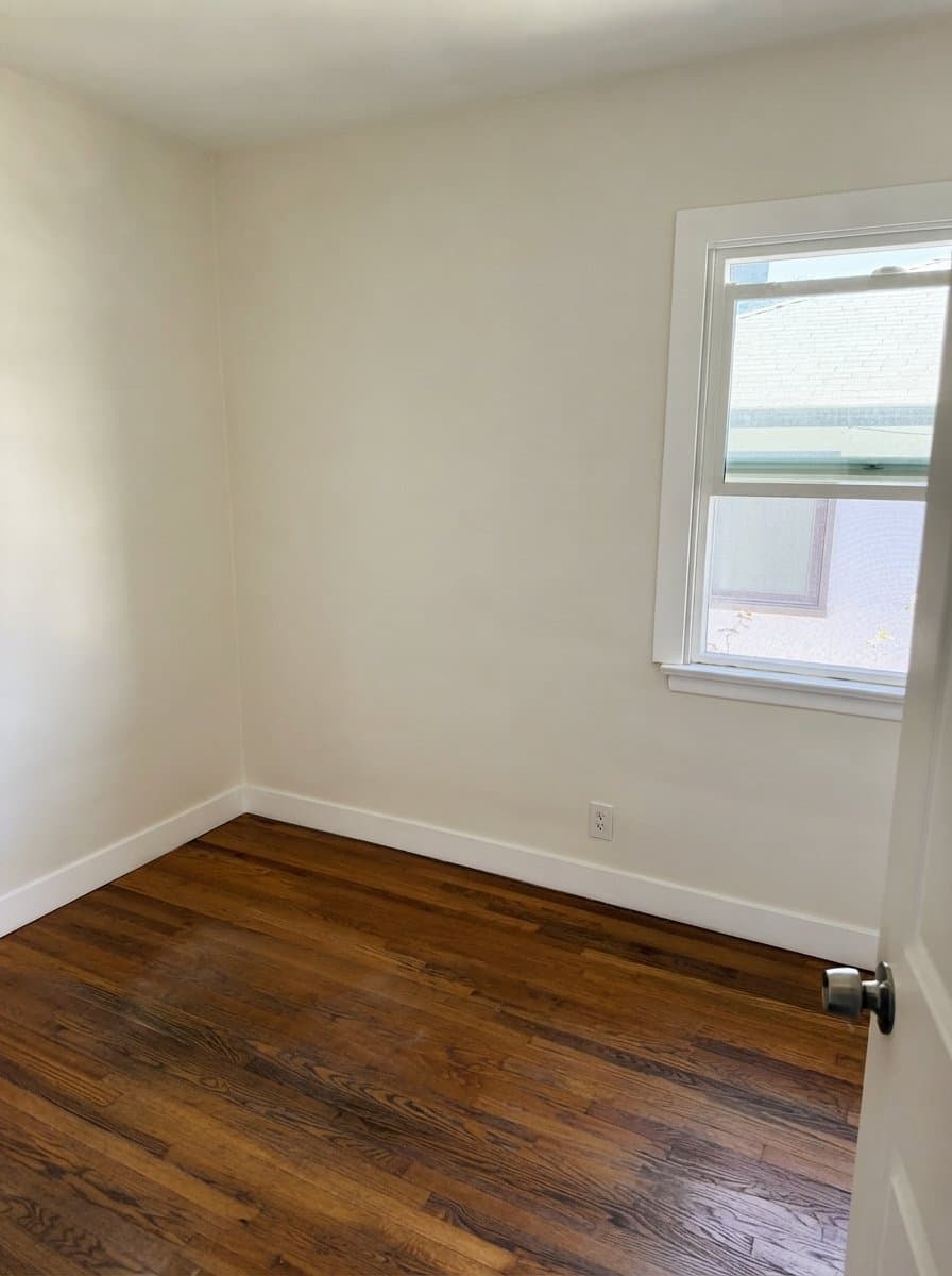 Los Angeles House: 1435 El Paso Dr