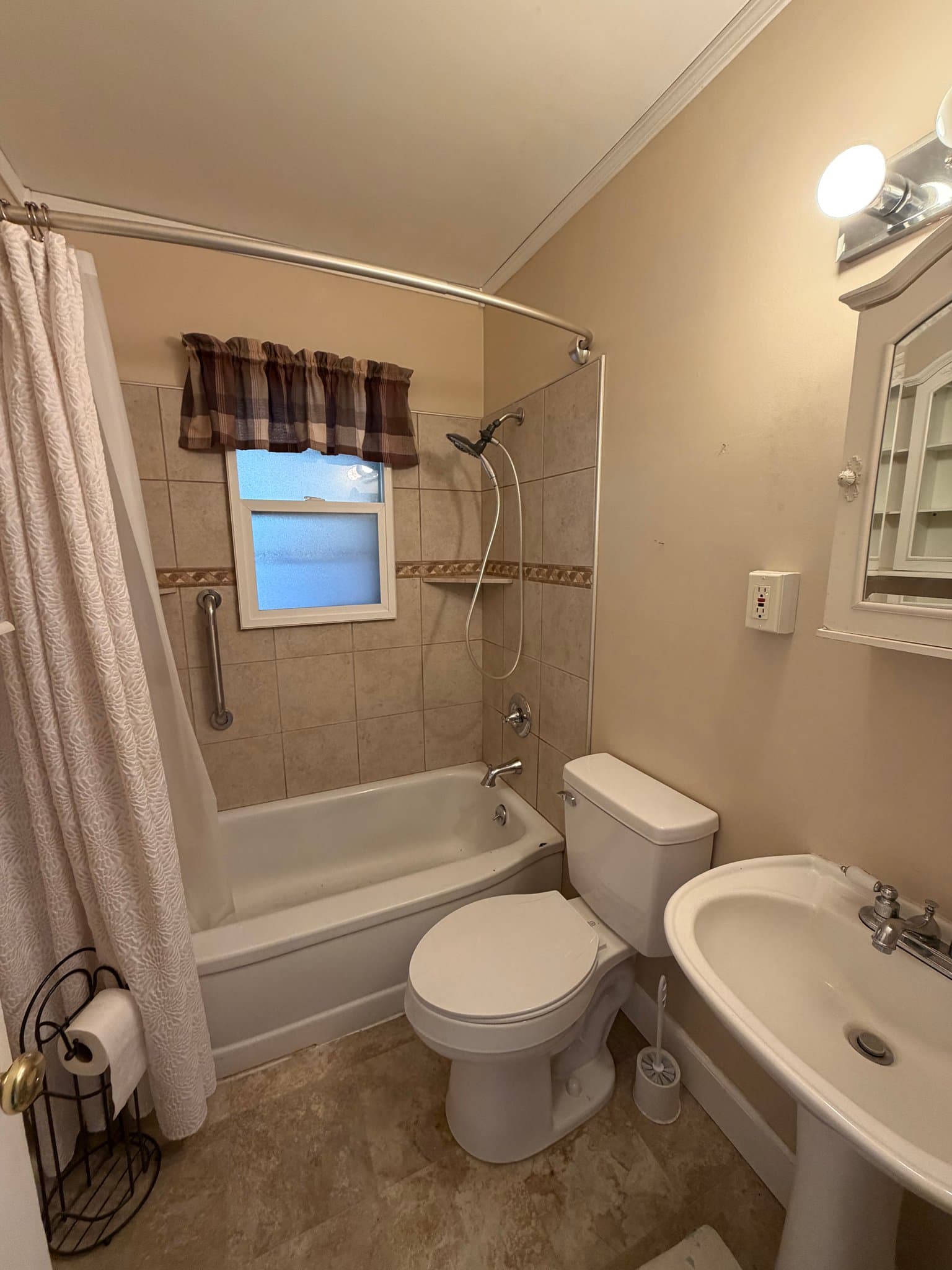 West Jordan House: 7645 S 1530 W