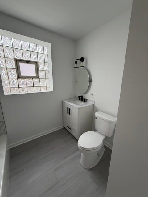 Chicago Apartment: 6825 S Crandon Ave
