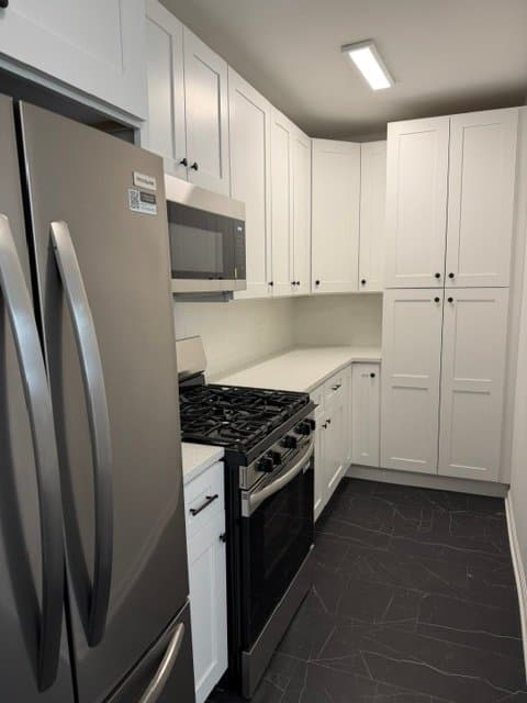 Chicago Apartment: 6825 S Crandon Ave