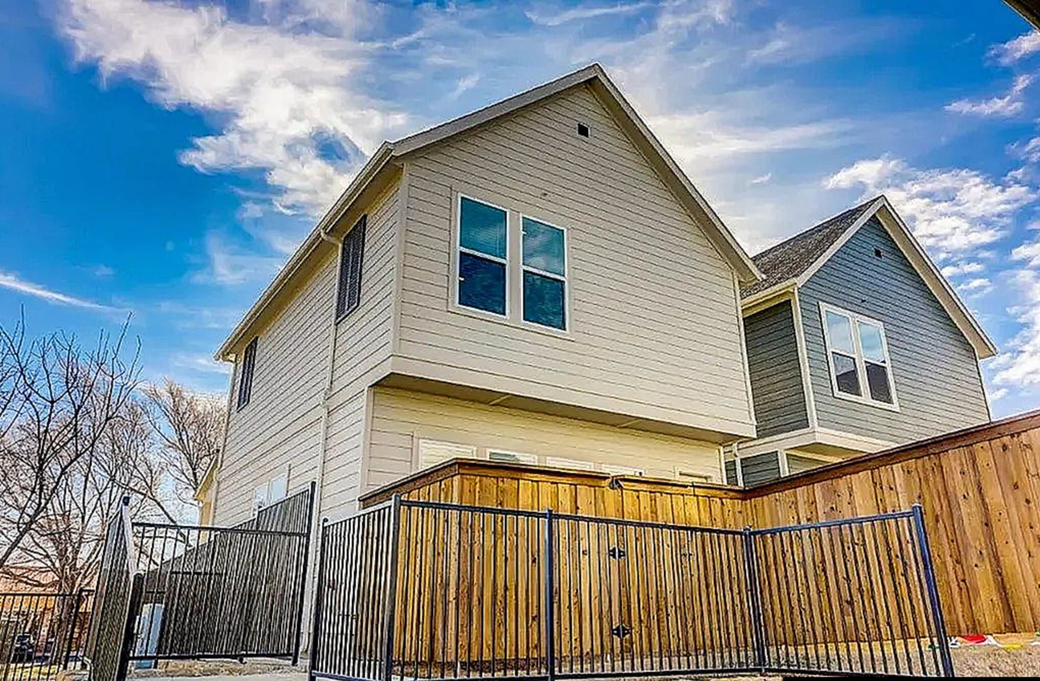 Hurst Townhome: 760 W Bedford Euless Rd