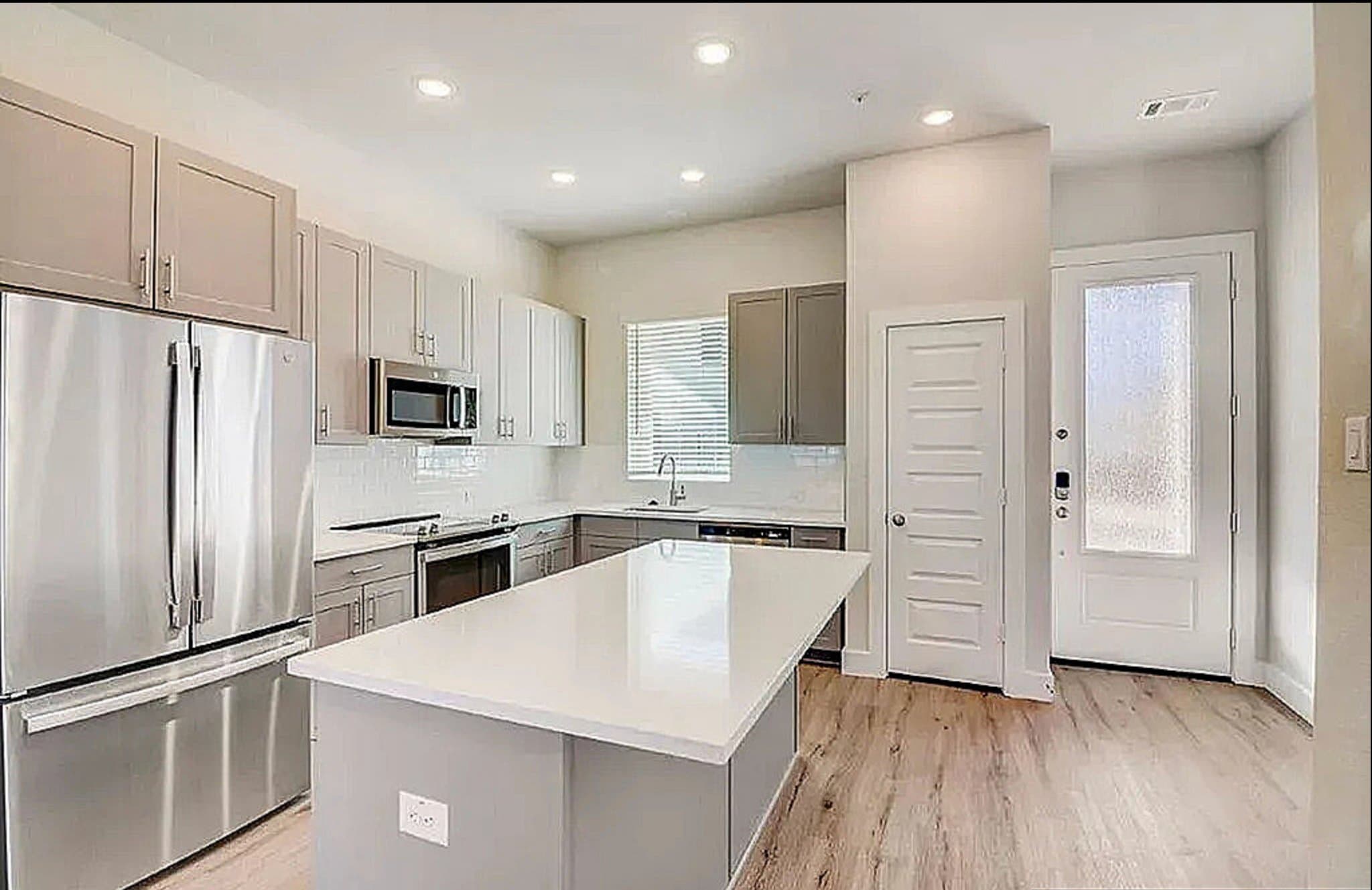 Hurst Townhome: 760 W Bedford Euless Rd