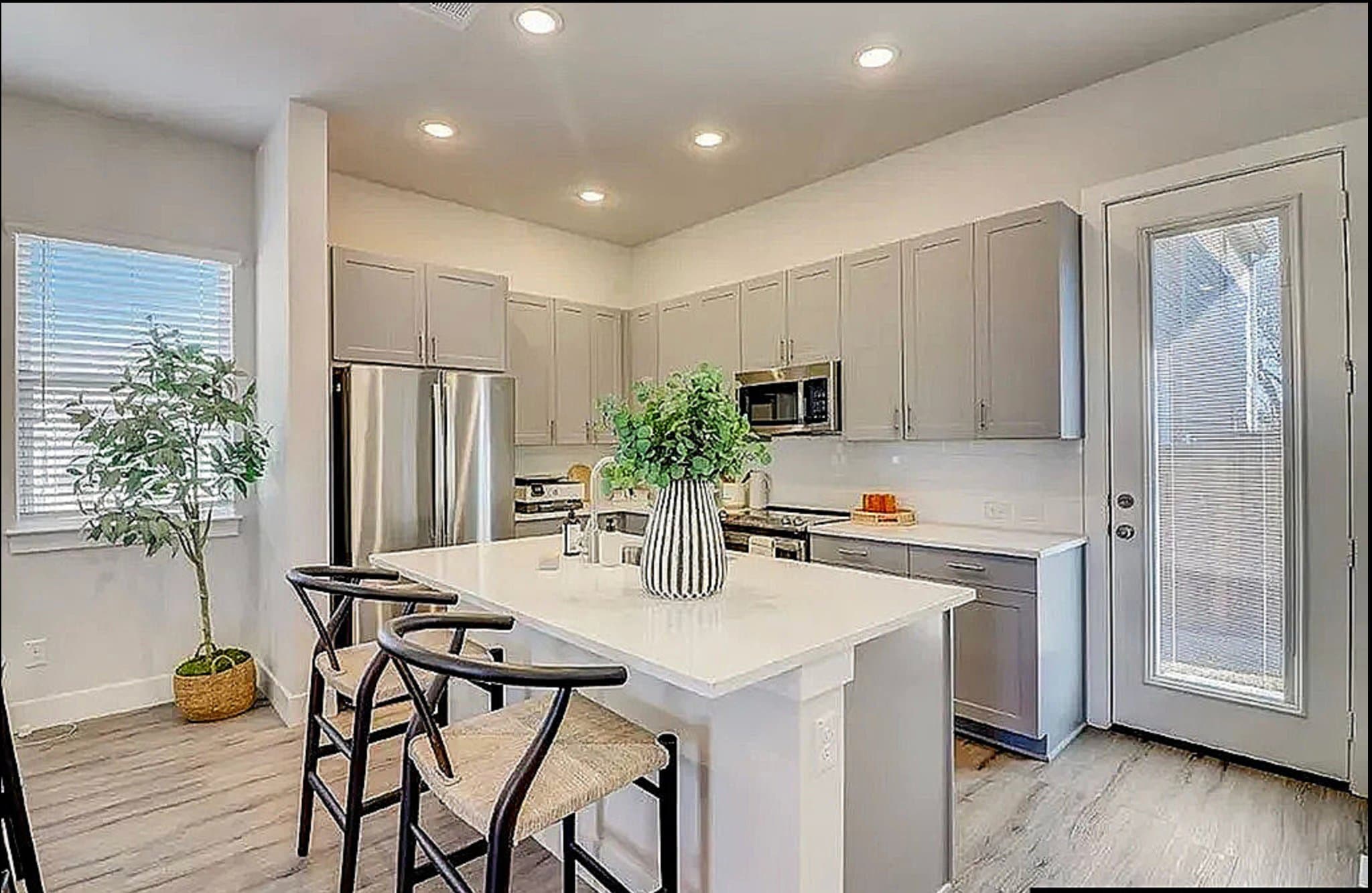 Hurst Townhome: 760 W Bedford Euless Rd