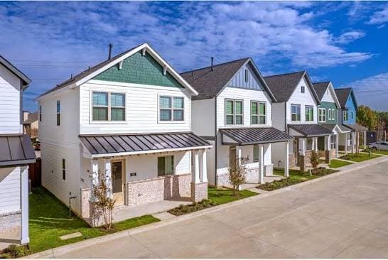 Hurst Townhome: 760 W Bedford Euless Rd