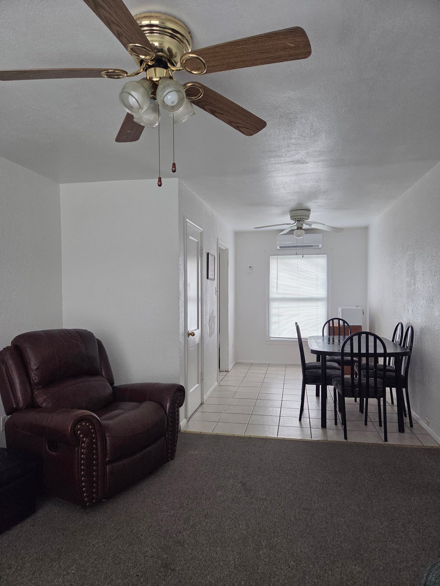 Corpus Christi Single Room: 641 Robinson St.