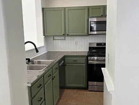 Arlington House: 17503 Ironwood St