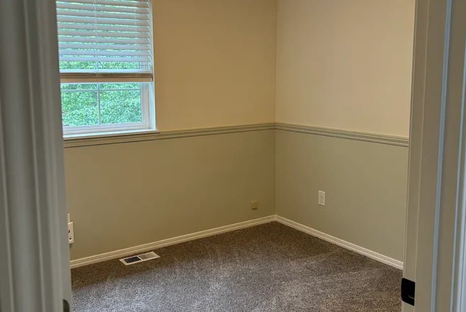 Arlington House: 17503 Ironwood St