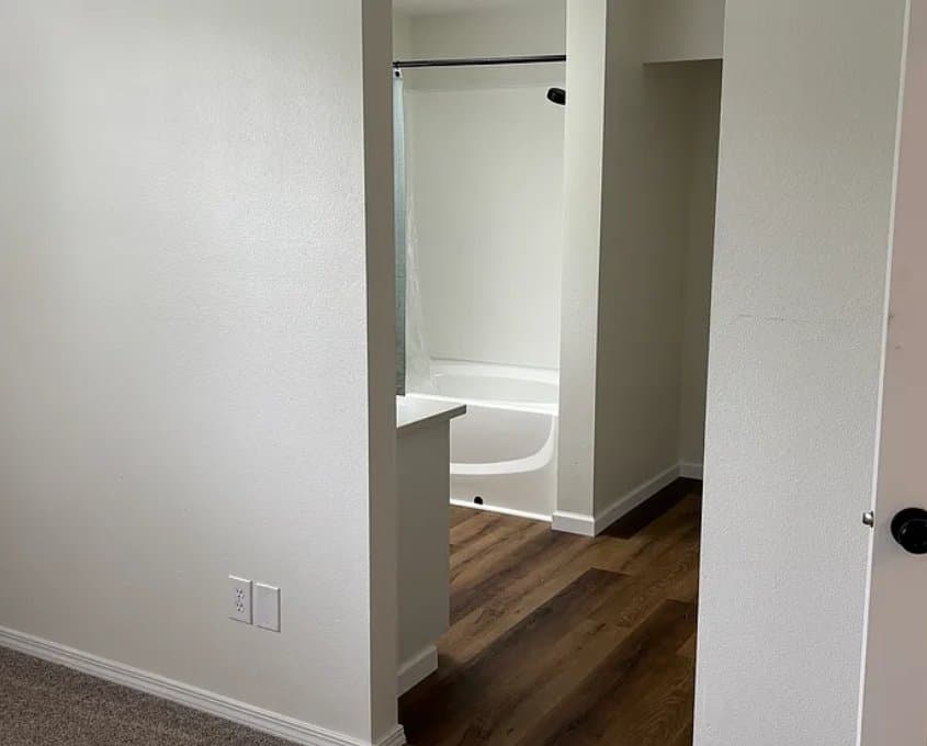 Arlington House: 17503 Ironwood St