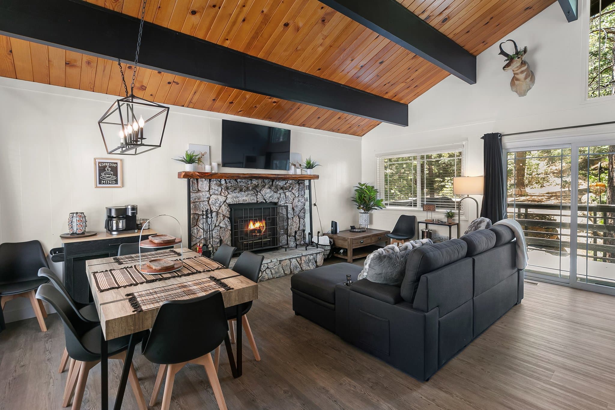 Running Springs House: 32240 Fern Dr