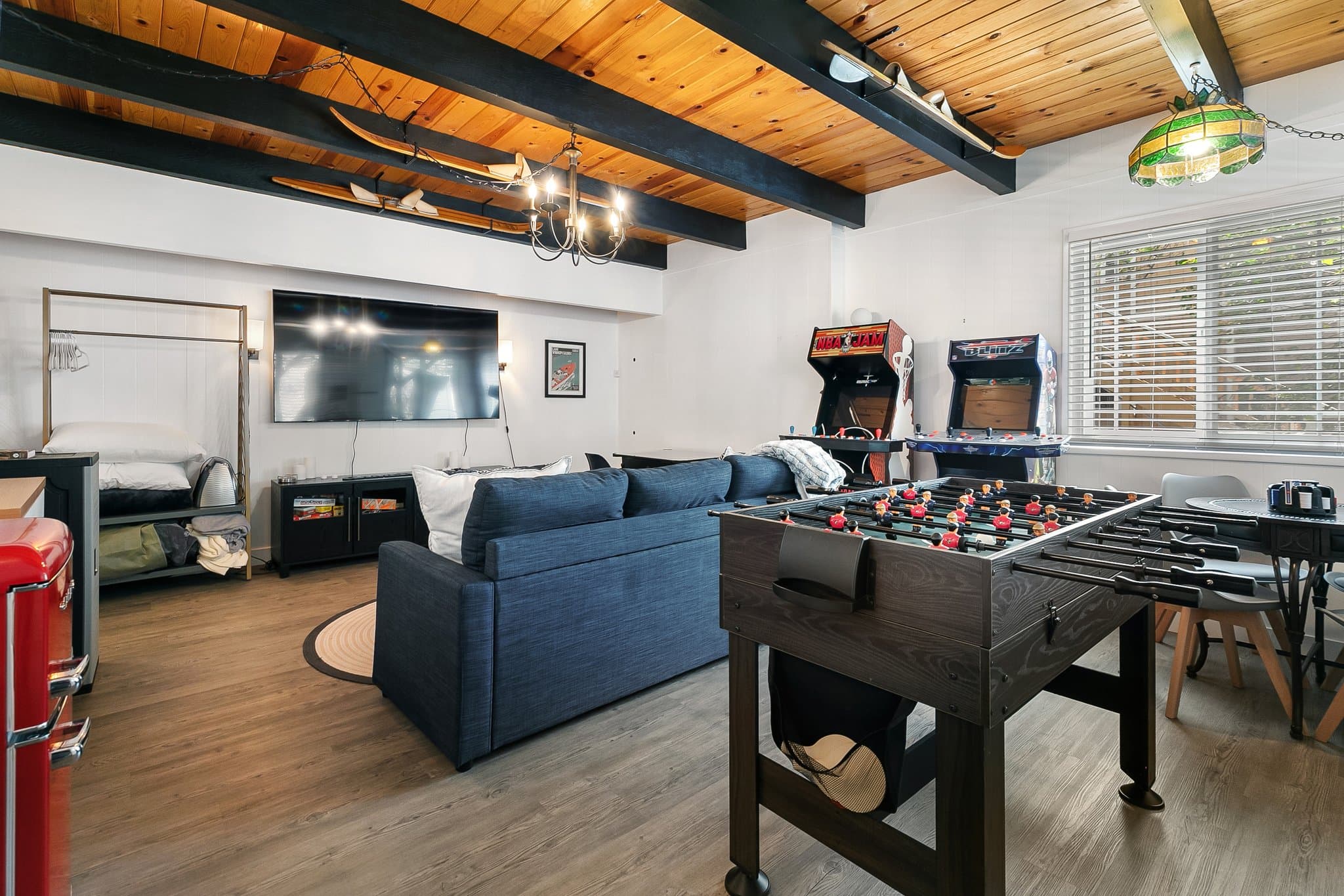 Running Springs House: 32240 Fern Dr
