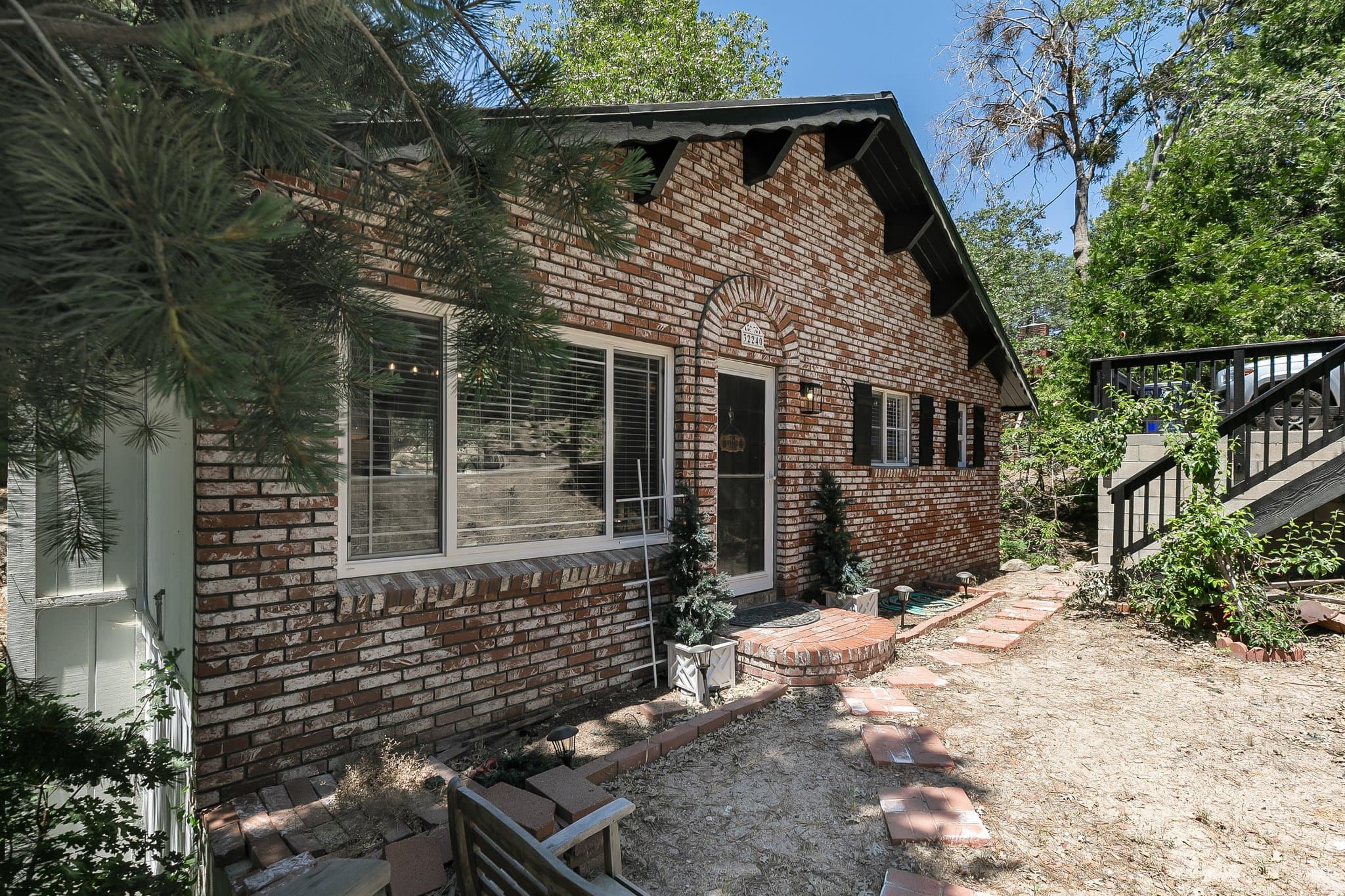 Running Springs House: 32240 Fern Dr