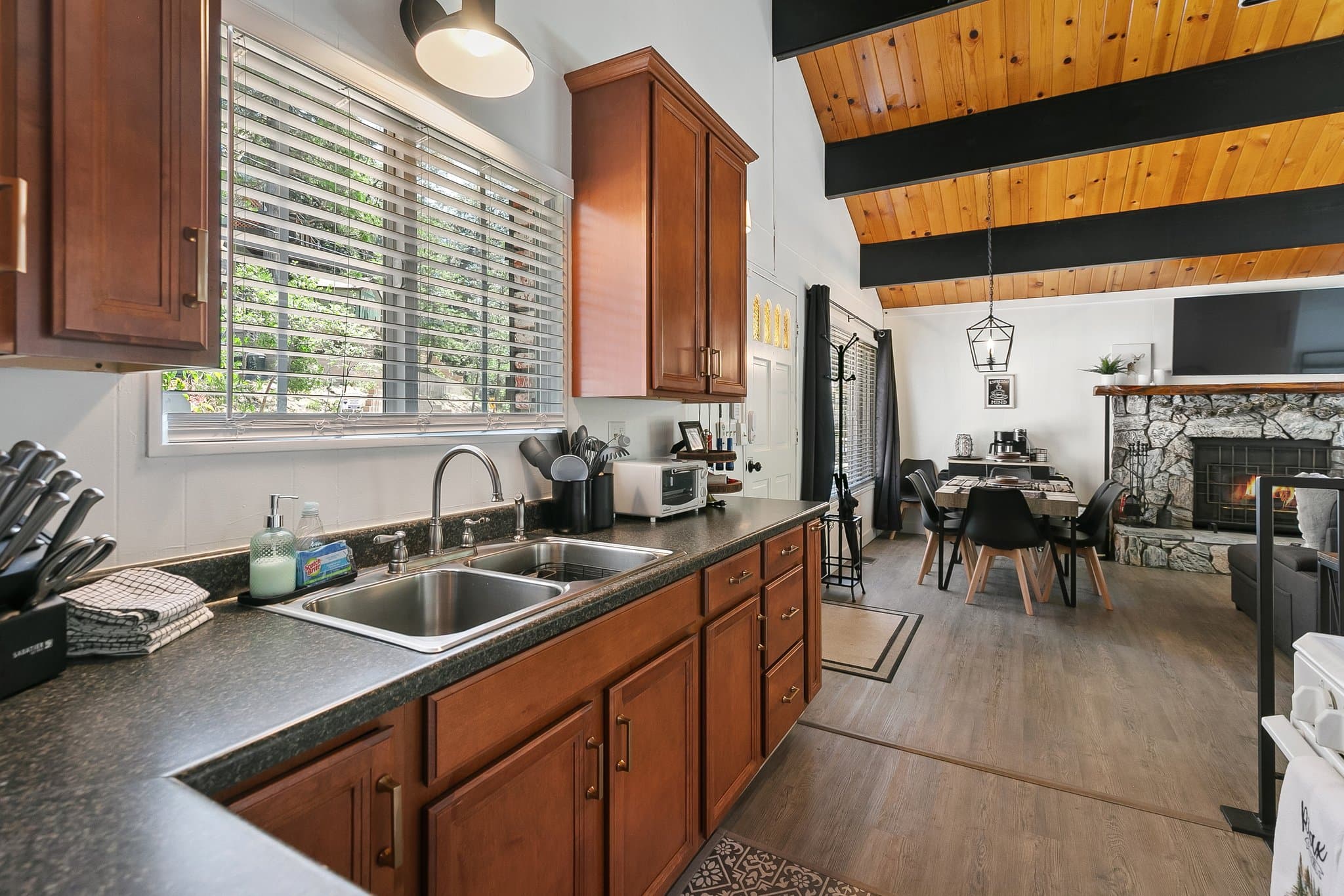 Running Springs House: 32240 Fern Dr