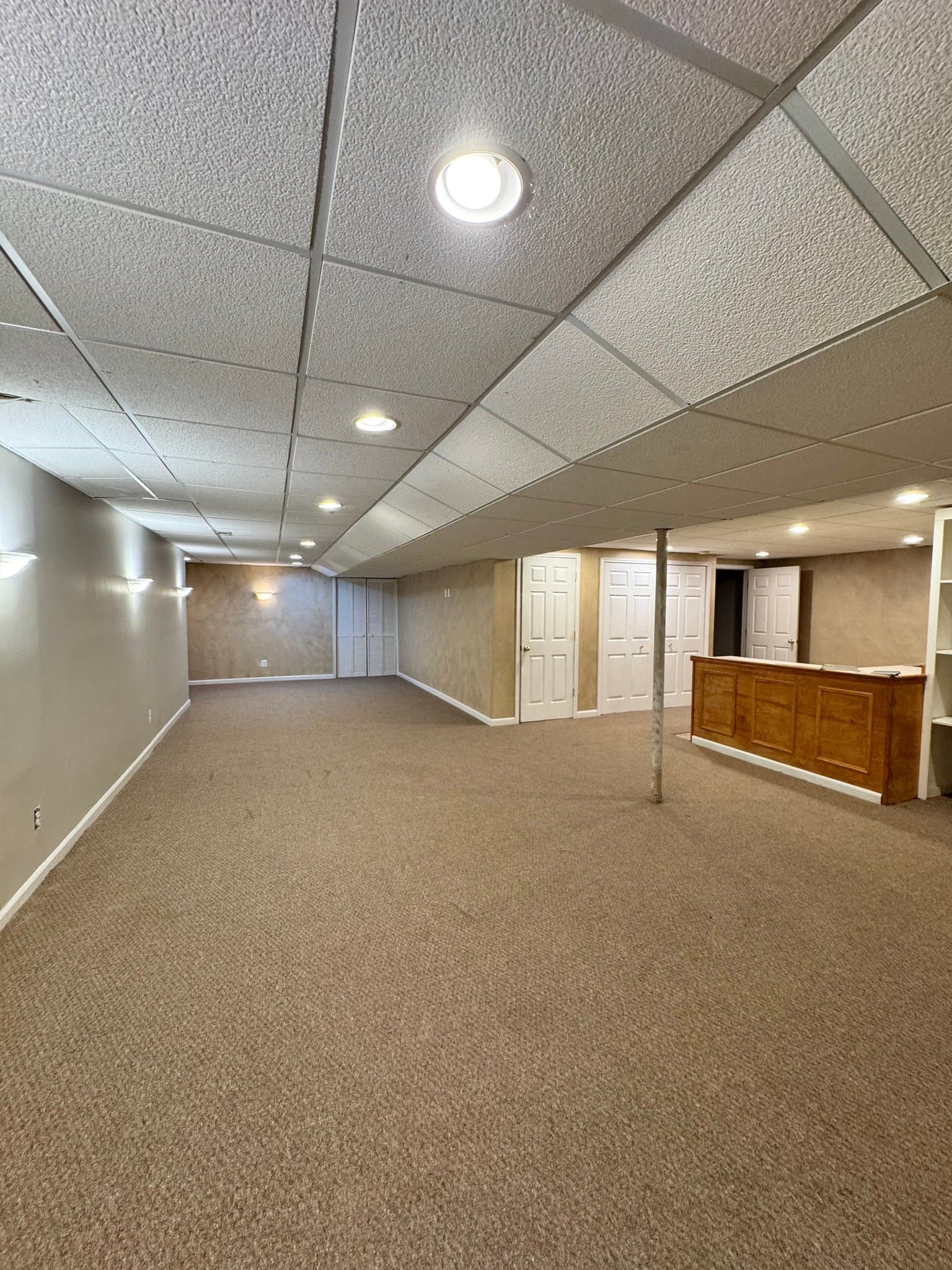 South Lyon House: 162 Easton Dr