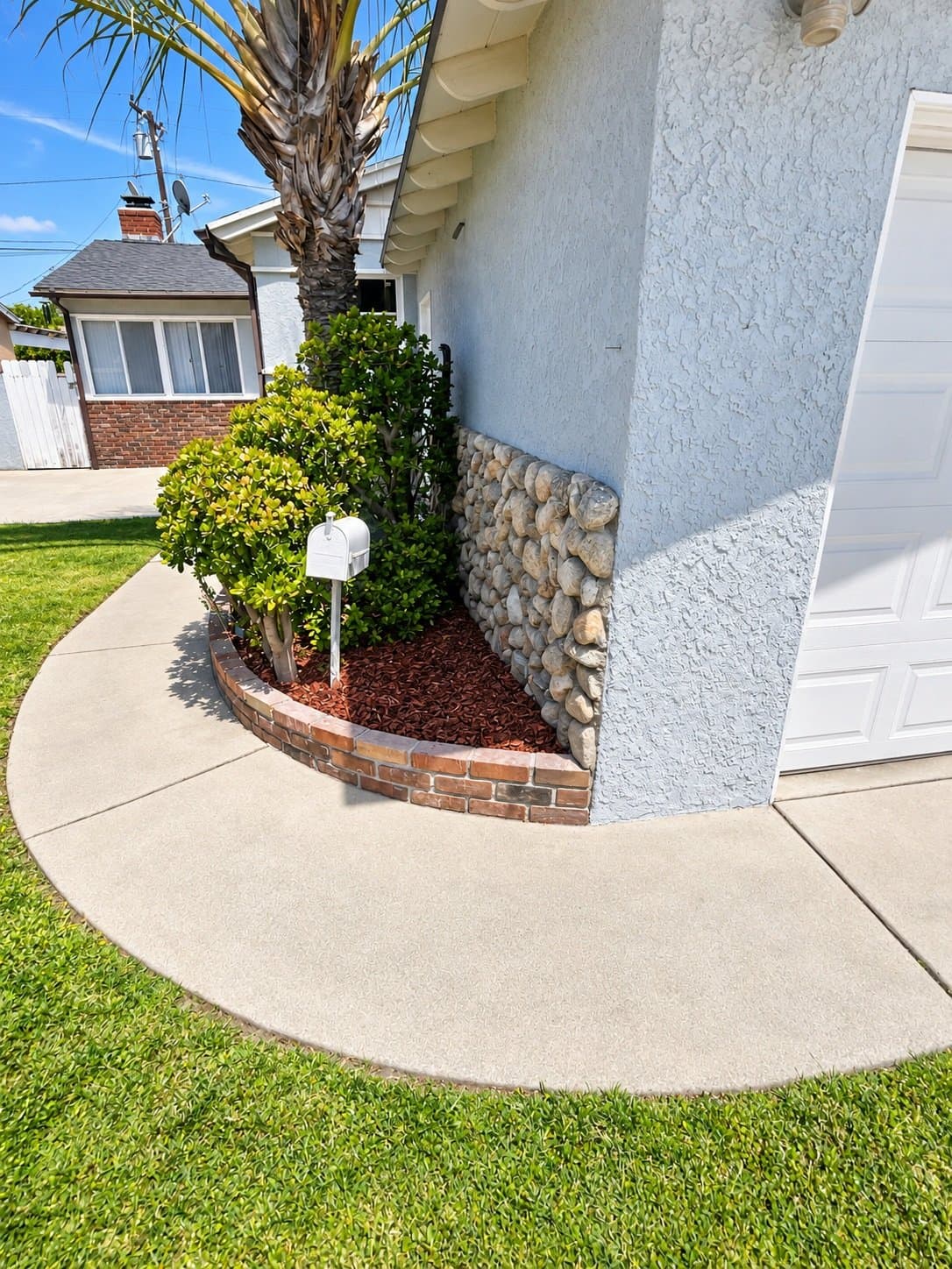 Norwalk House: 15516 Dartmoor Ave